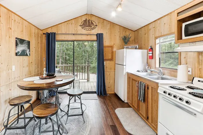 Split Rock Retreat Cabins & RV Camp Picture 1