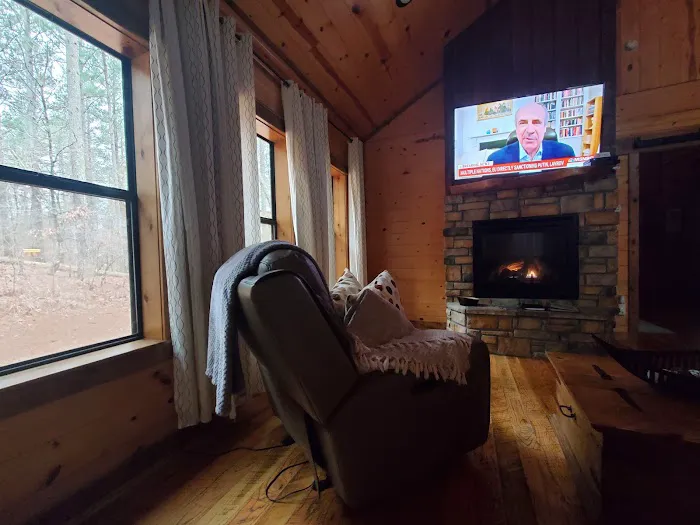 Hillside Hollow Cabin Picture 3