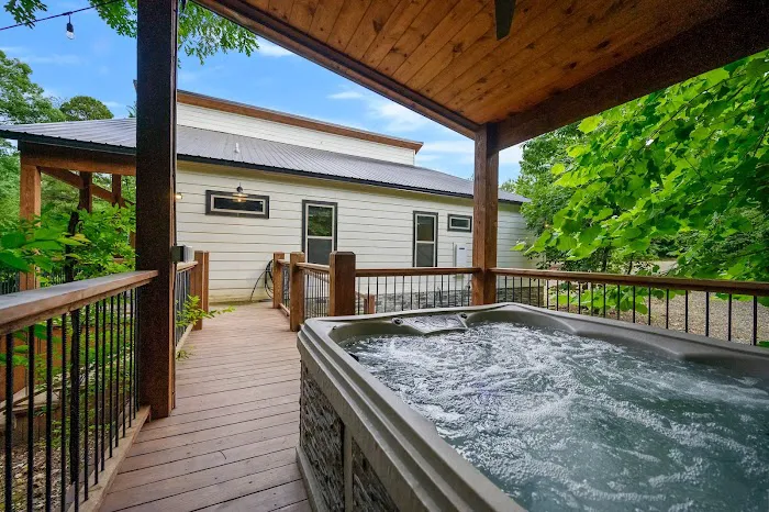 Creek Life Cabin Picture 1