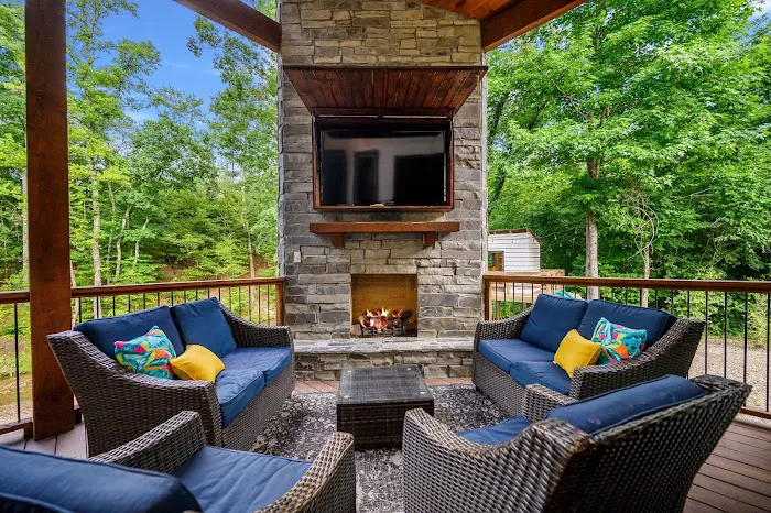 Creek Life Cabin Picture 3