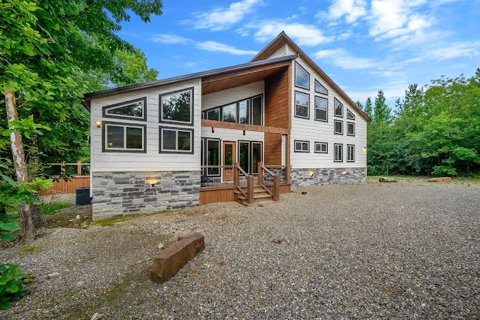 Creek Life Cabin Picture 2