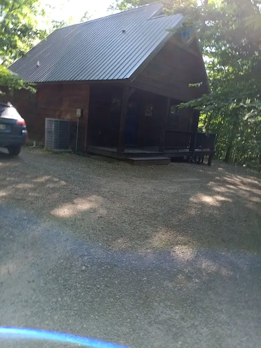 Dewy Bluff's Cabin Picture 6