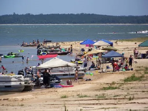 Powell Park Resort & Marina Picture 1