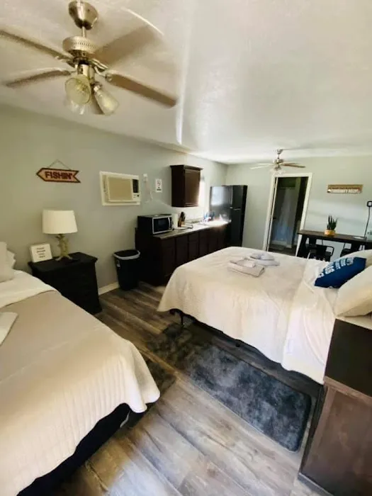 HWY 147 Bass Cabins & RV Hookups Picture 10