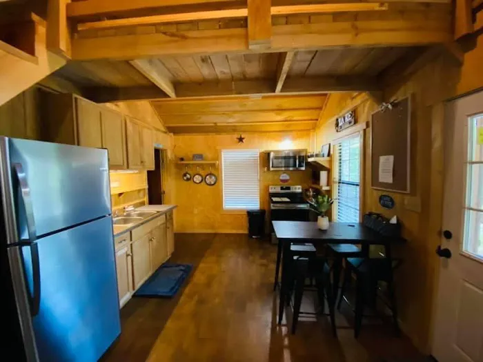 HWY 147 Bass Cabins & RV Hookups Picture 5