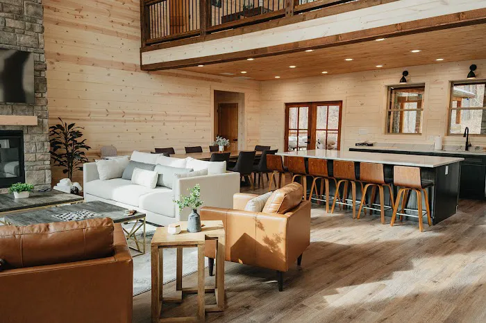 Lodger Than Life Cabin Picture 4