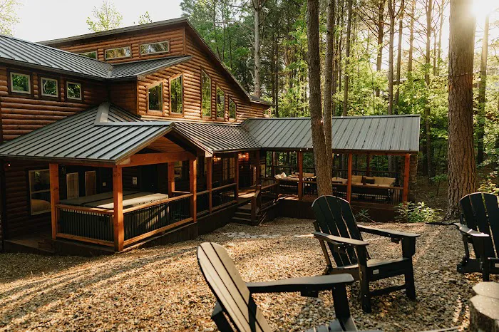 Lodger Than Life Cabin Picture 7