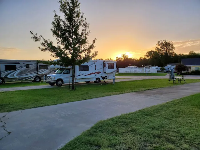 Southern Living RV Park Greenwood LLC Picture 4