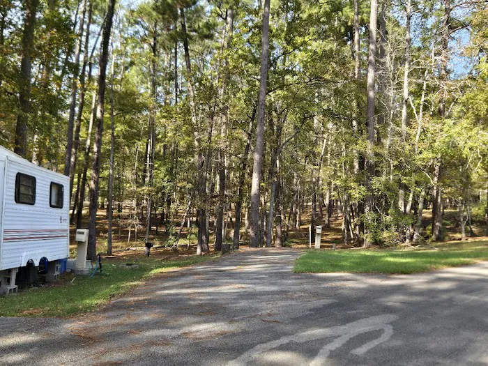 Alabama-Coushatta Tribe Lake Campground Picture 10