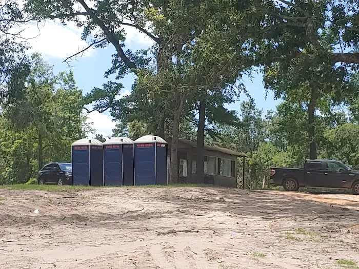 Hughes Campground lake Picture 3