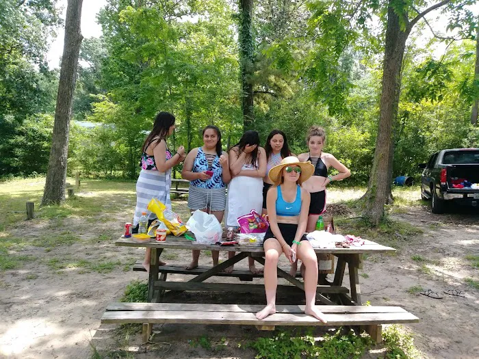 Hughes Campground lake Picture 8