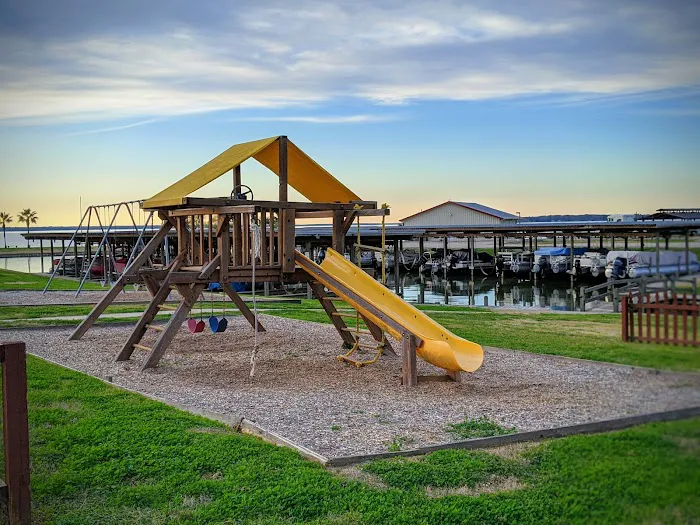 On The Lake RV and Cabin Resort Picture 9