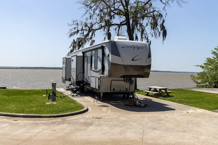 On The Lake RV and Cabin Resort Picture 2