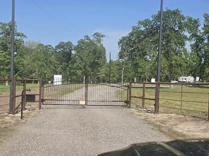 Caney Trails RV Resort Picture 2