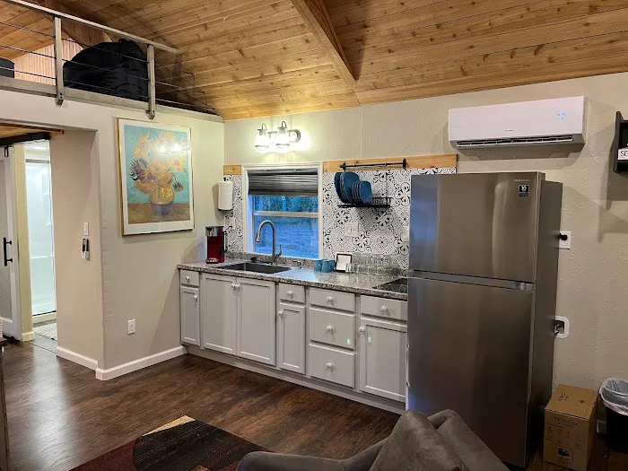 Woodsy Cove Cabins Picture 6