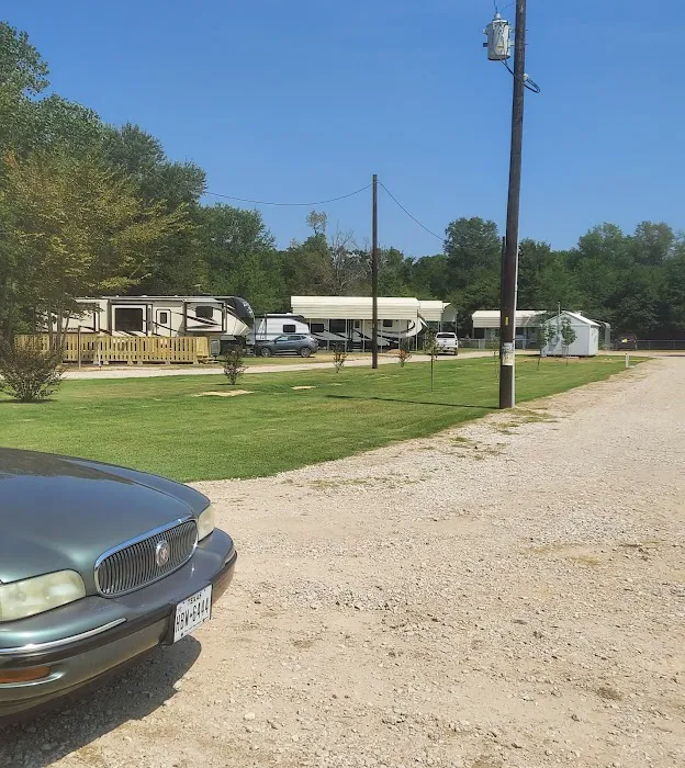 Charlies Place RV park Picture 4