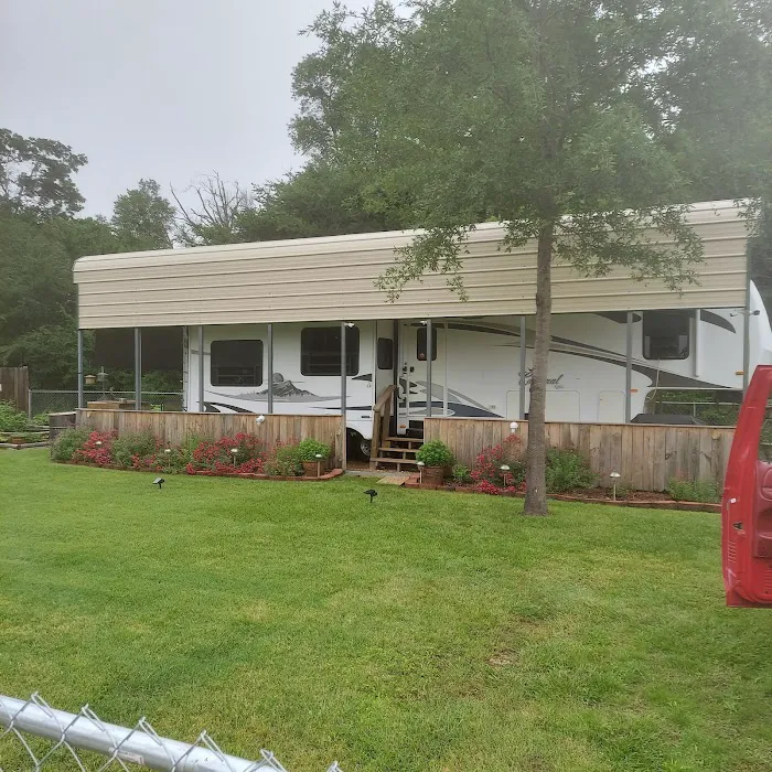 Charlies Place RV park Picture 10