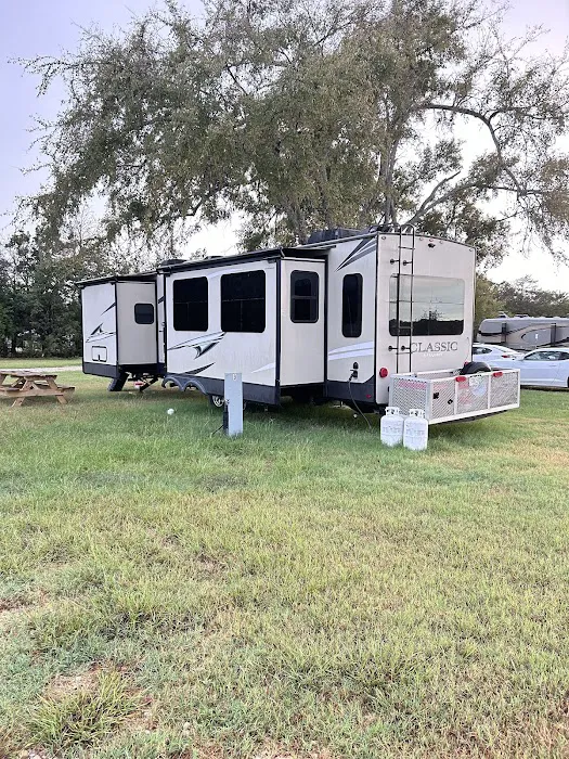 Pull Through RV Park Picture 10