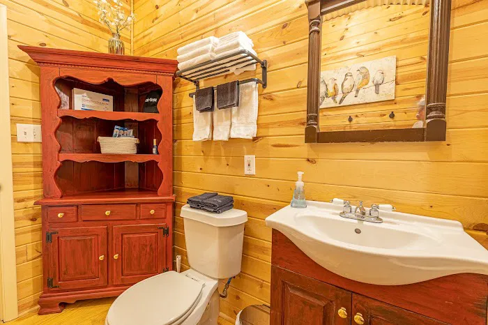 Whispering Pines Cabin Picture 4