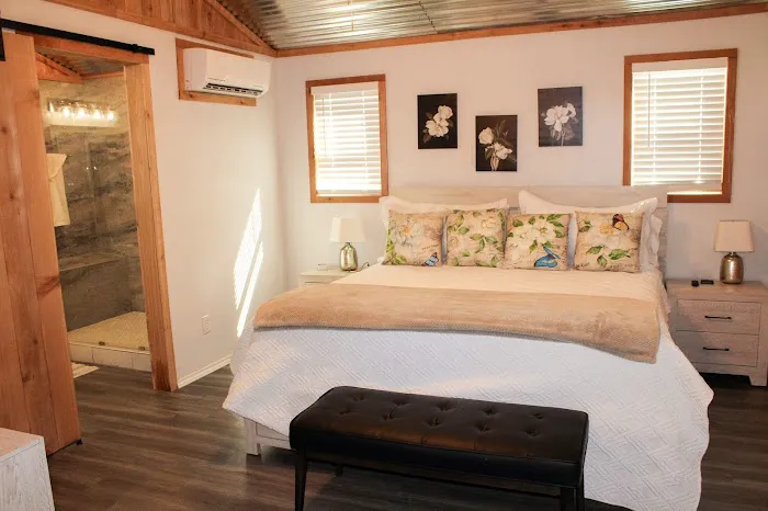 City Escapes Cabins Picture 4