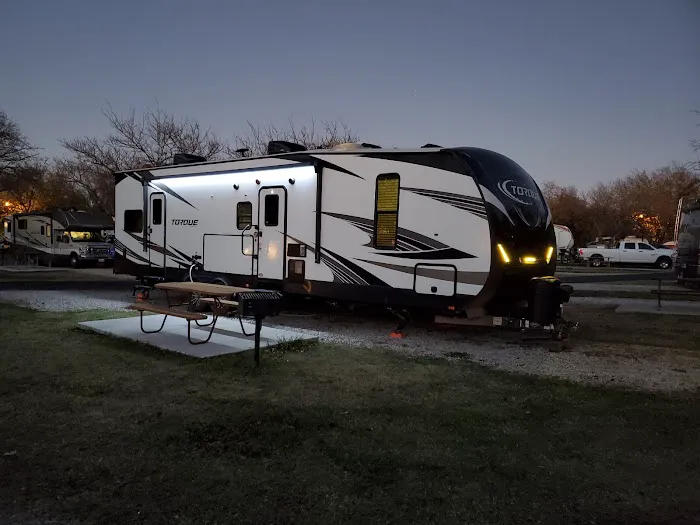 Over Yonder RV Rental Picture 2