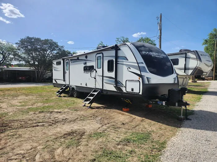 Over Yonder RV Rental Picture 9