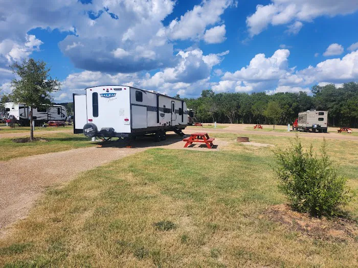 Over Yonder RV Rental Picture 4