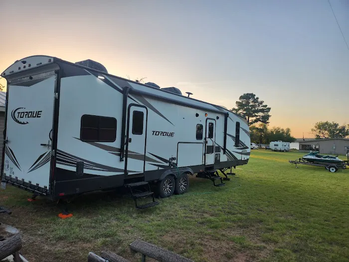 Over Yonder RV Rental Picture 3