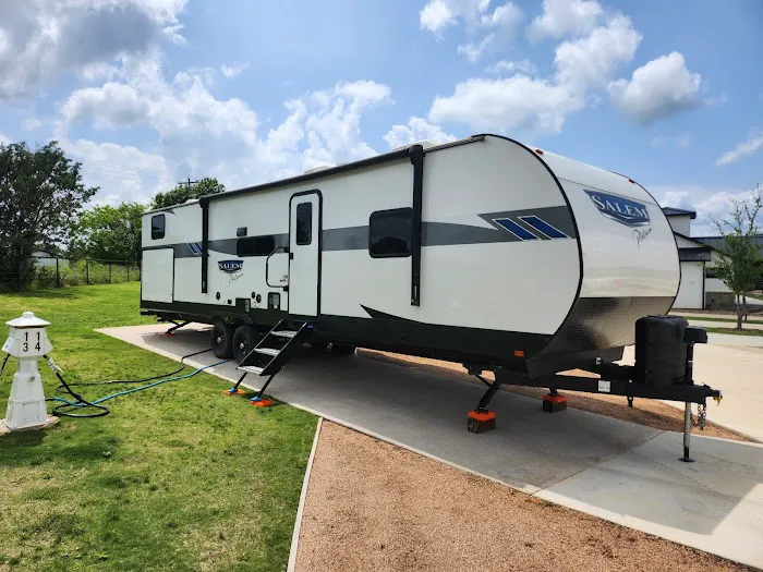Over Yonder RV Rental Picture 5