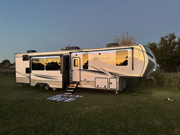 Over Yonder RV Rental Picture 1