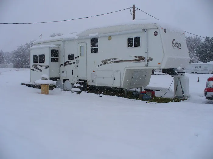 Lee's Country Campground Picture 5