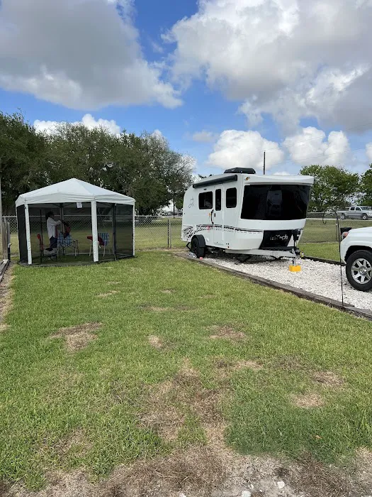 Country Aire RV Park Picture 4