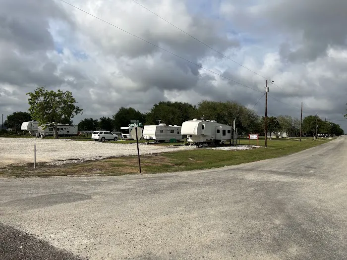 Country Aire RV Park Picture 3