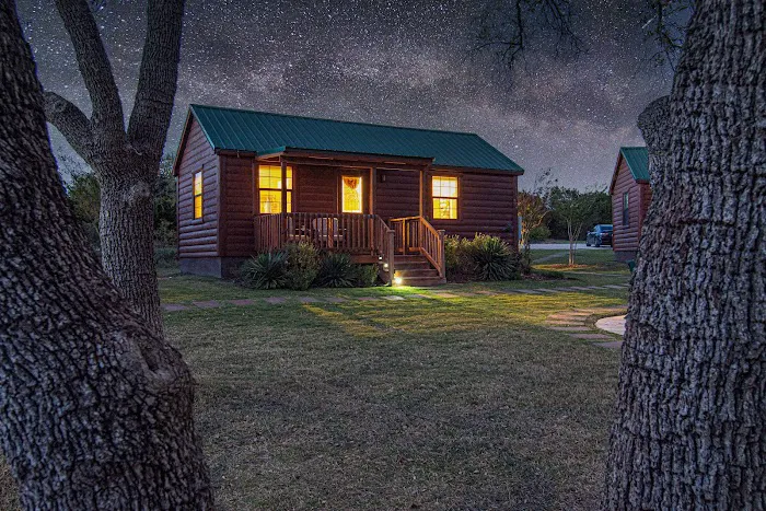 Julies Cabins Picture 3