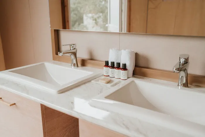 Flint & Flowers Picture 3