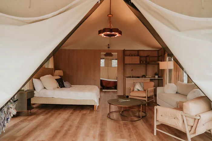 Flint & Flowers Picture 4