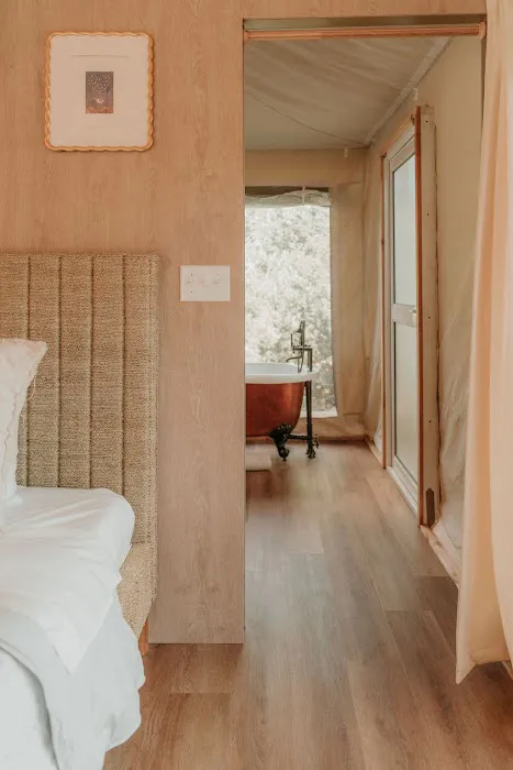 Flint & Flowers Picture 9