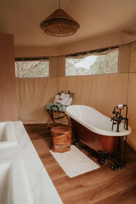 Flint & Flowers Picture 6