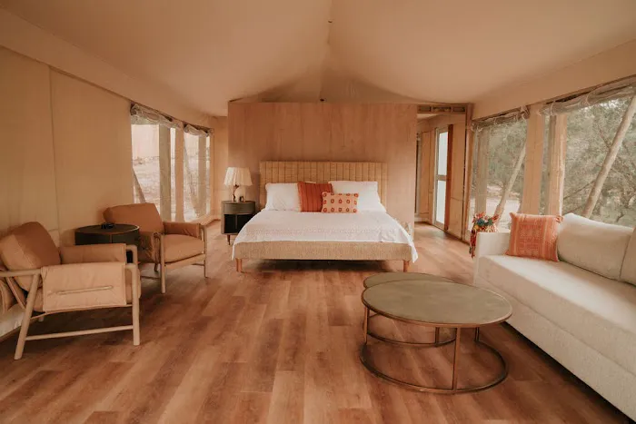 Flint & Flowers Picture 2