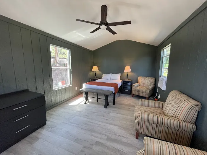 Camp Ledgerock Retreat - Luxury Glamping on Canyon Lake Picture 5