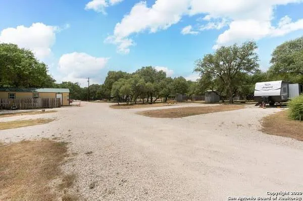 Medina River Rv Park and Camping Picture 6