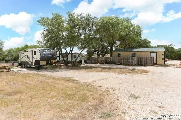Medina River Rv Park and Camping Picture 3
