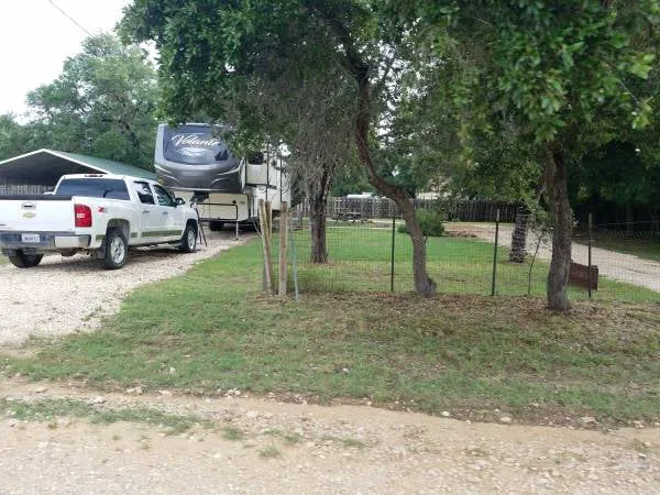 Medina River Rv Park and Camping Picture 7