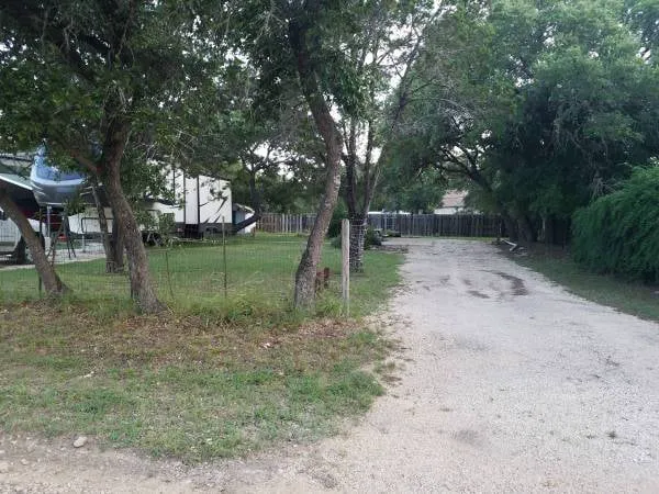 Medina River Rv Park and Camping Picture 10