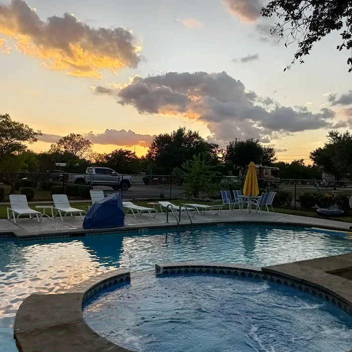 Leander / NW Austin KOA Holiday Picture 8