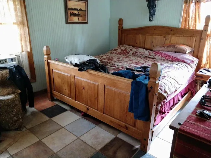 Hunters Cabin Picture 3