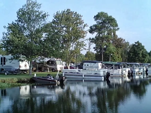 Angel's Landing Campground Restaurant & Marina Picture 6