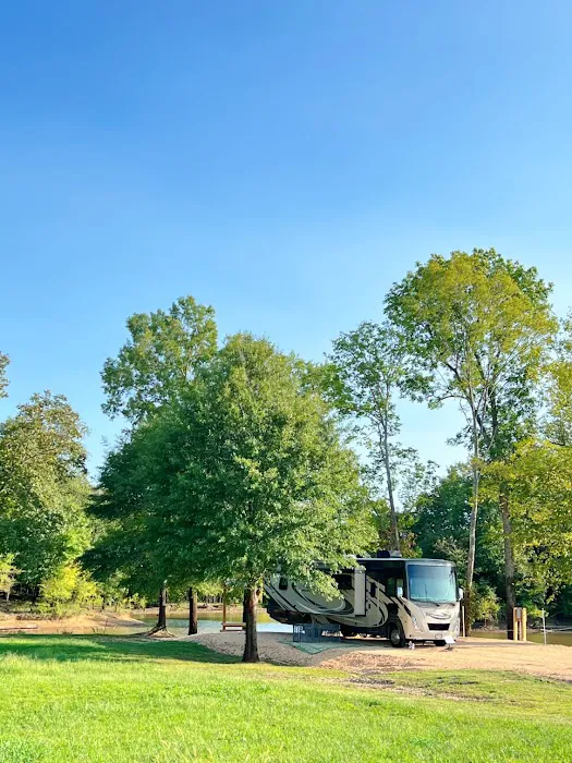 Bluegrass River RV Picture 3
