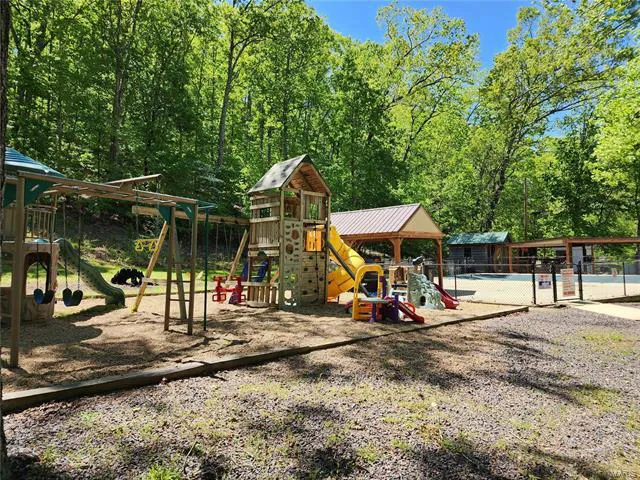 Bailey’s Campground & RV Resort Picture 1