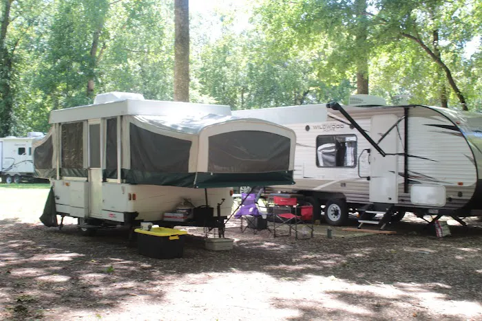 Ozark Riverfront Campground & RV Park Picture 4